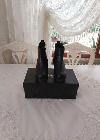 Diğer Siyah Deri Kemerli Dolgu Topuklu Gotik Bot