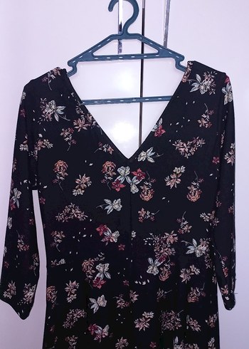 V Yaka Siyah Çiçekli Mini Elbise - Görsel 2