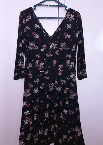 V Yaka Siyah Çiçekli Mini Elbise - Görsel 3