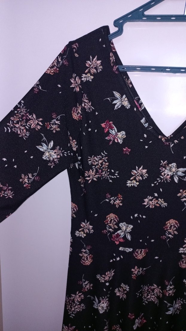 V Yaka Siyah Çiçekli Mini Elbise - Görsel 4