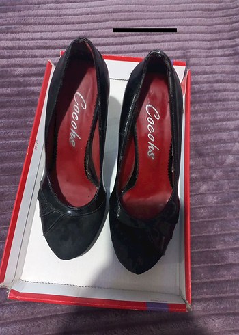 Kemer Detaylı Siyah Topuklu Ayakkabı - Görsel 4