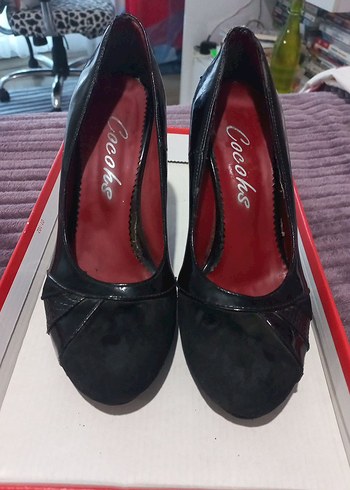 Kemer Detaylı Siyah Topuklu Ayakkabı - Görsel 2