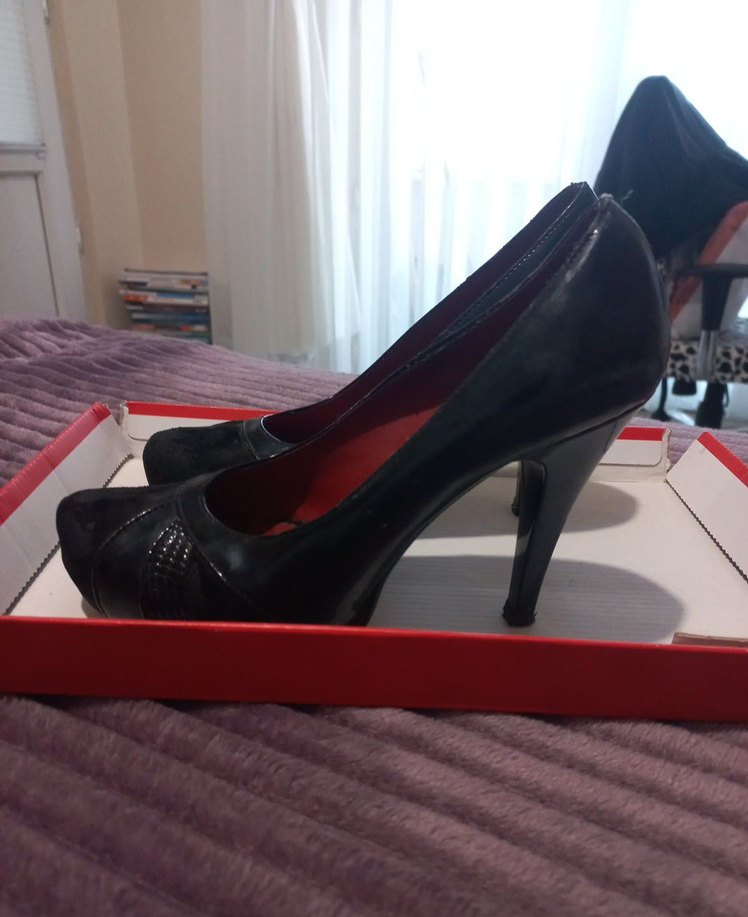 Kemer Detaylı Siyah Topuklu Ayakkabı - Görsel 3