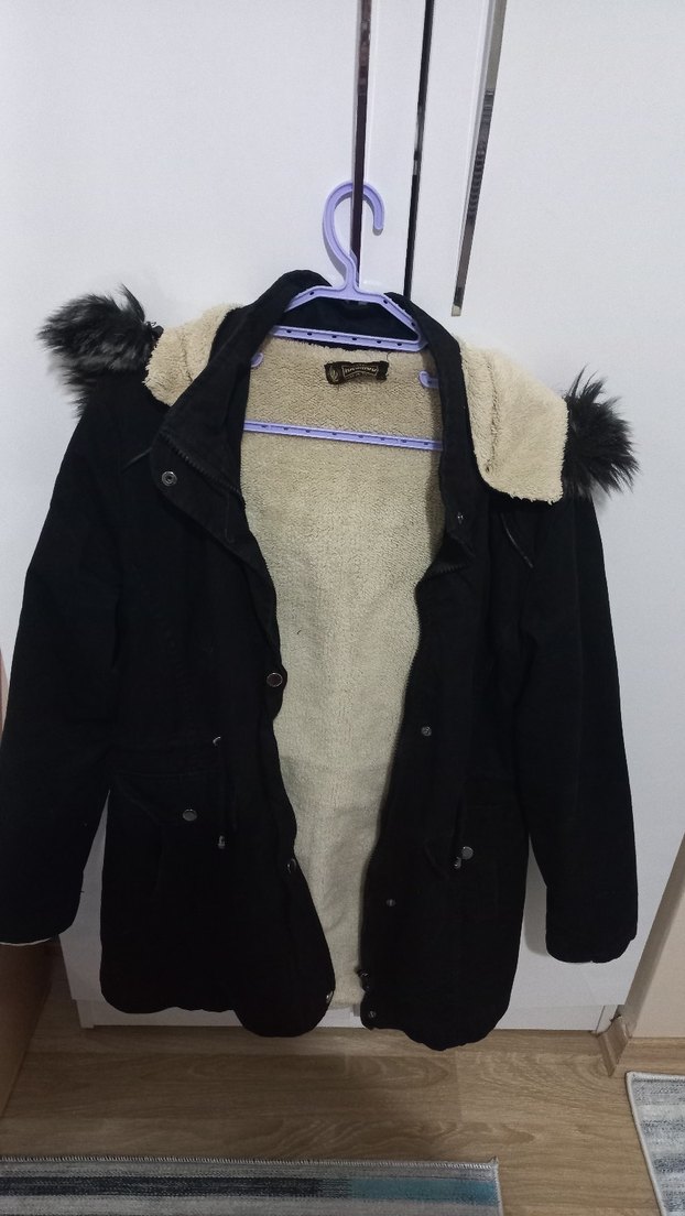 Siyah Kürklü Kadın Kışlık Mont - Görsel 4