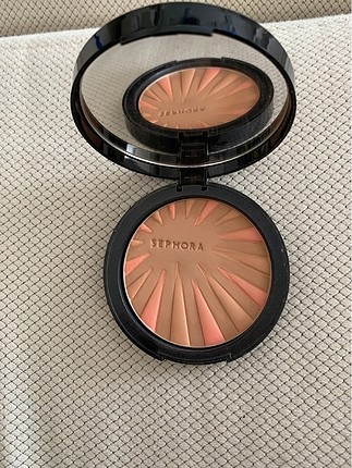 Neredeyse hiç kullanılmamış bronzer ve allık