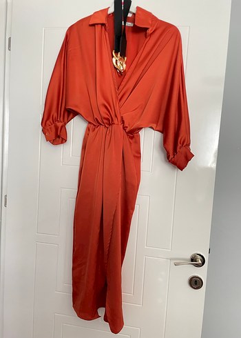 Kemerli Kırmızı Parlak Uzun Kadın Elbise - Görsel 2