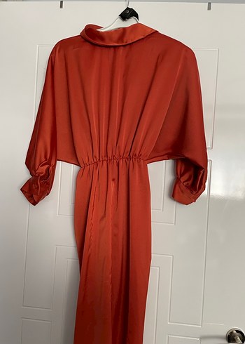 Kemerli Kırmızı Parlak Uzun Kadın Elbise - Görsel 3