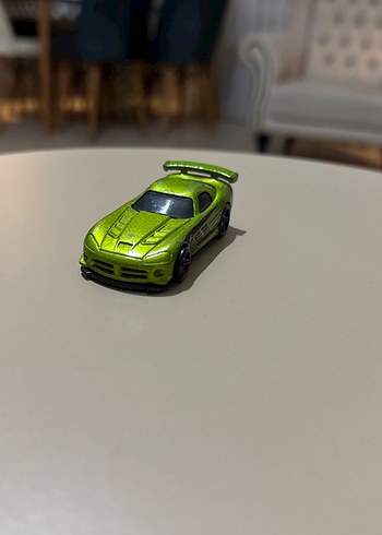 Parlak Yeşil Oyuncak Araba - Görsel 2