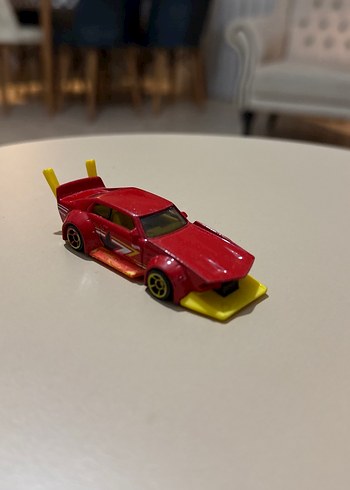 Kırmızı Renkli Oyuncak Araba - Görsel 2