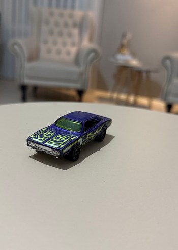 Parlak Mor Oyuncak Araba - Görsel 2