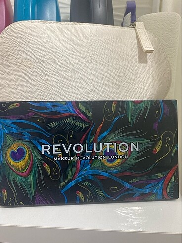 Revolution Revolution creative far paleti