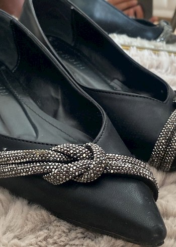 Marjin Siyah Deri Tokalı Yılan Desenli Stiletto