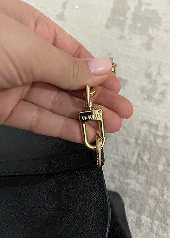 Vakko Monogram Altın Zincir Detaylı Deri Çanta
