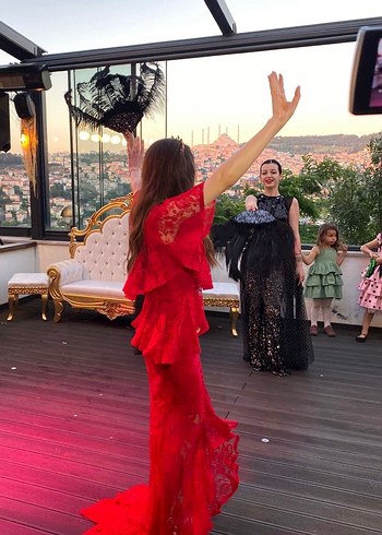 Abiye Uzun Kirmizi Dantel Kina Elbisesi
