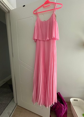 Pembe Pilili Uzun Kadın Elbise