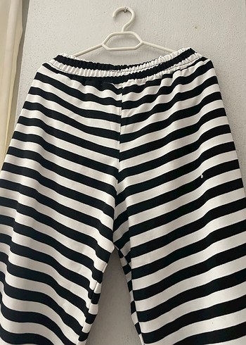 Beyaz Siyah Çizgili Salaş eşofman - Görsel 2