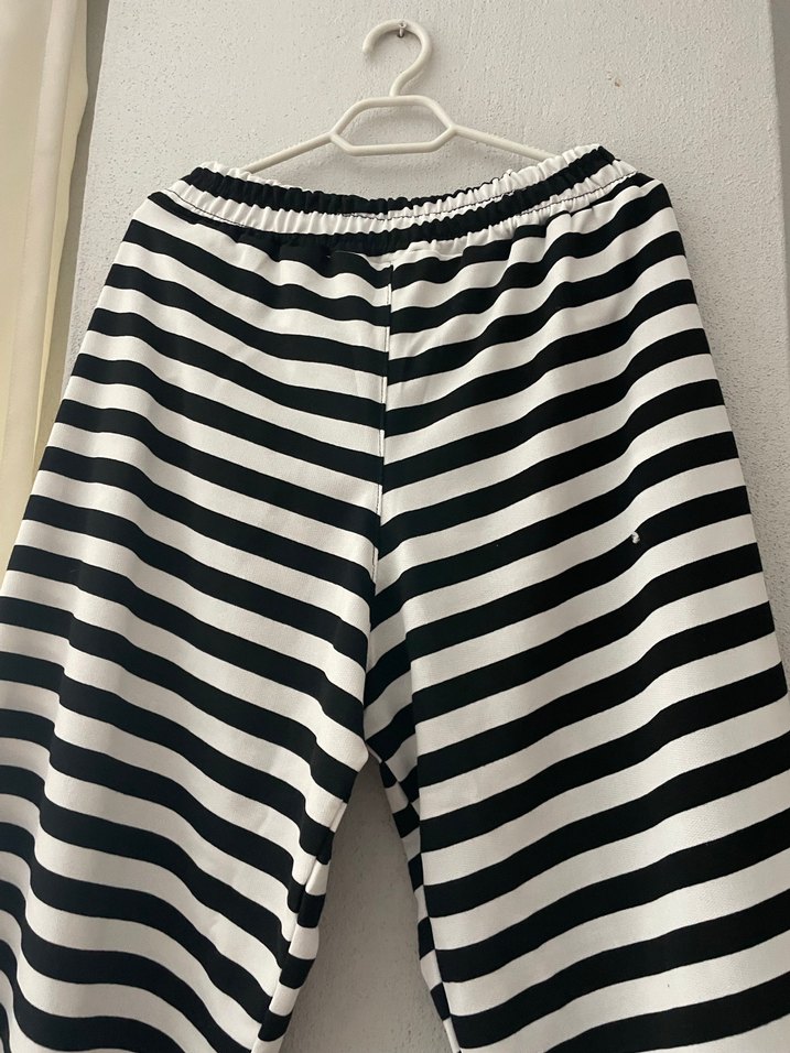 Beyaz Siyah Çizgili Salaş eşofman - Görsel 2