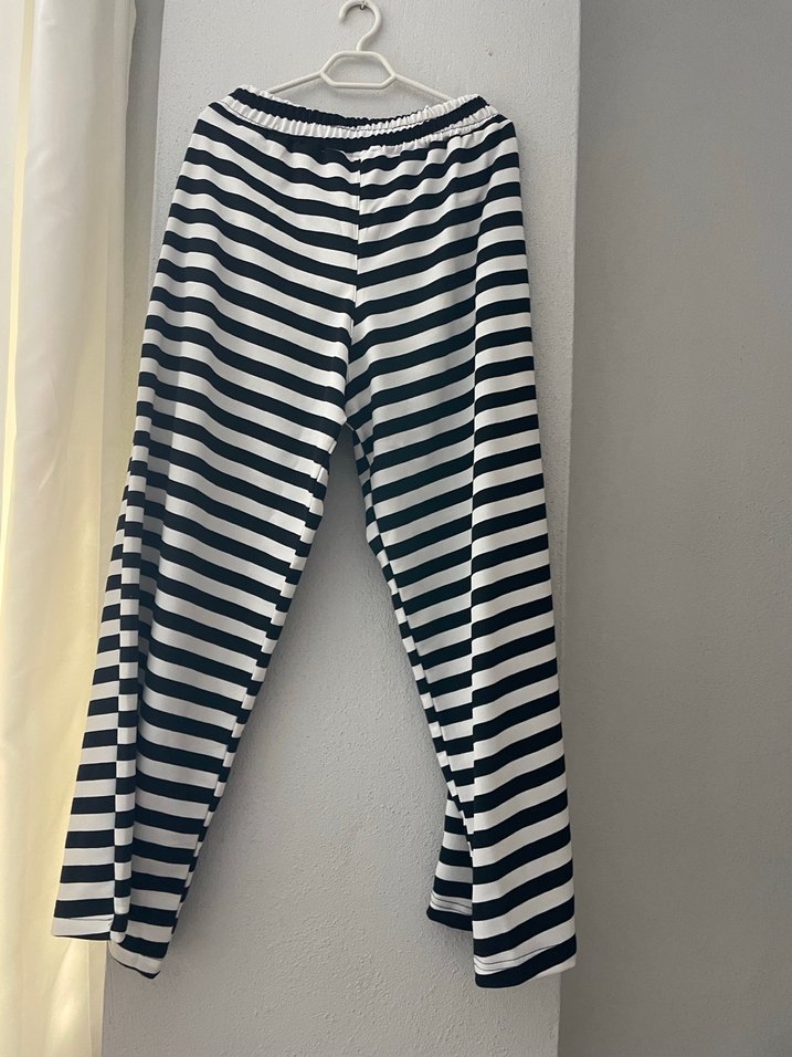 Beyaz Siyah Çizgili Salaş eşofman - Görsel 5