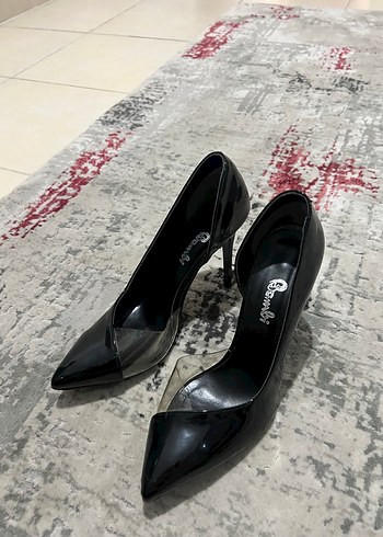 40 Beden Siyah Parlak Stiletto