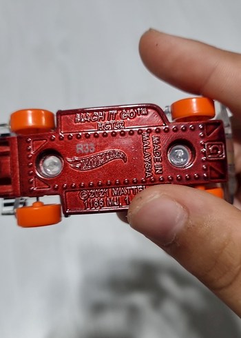  hotwheels chase araba (alti demir)