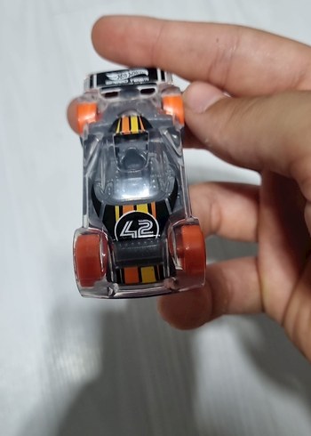 hotwheels chase araba (alti demir)