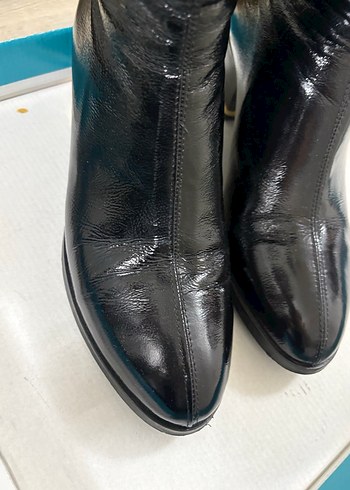 Siyah Rugan Topuklu Diz Boyu Kadın Çizme - Görsel 5