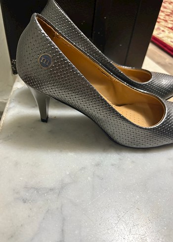 Gri Yılan Desenli Bağcıklı Stiletto - Görsel 4