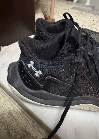 Under Armour 
Erkek Çocuk Siyah Bağcıklı Spor Ayakkabı - Görsel 2