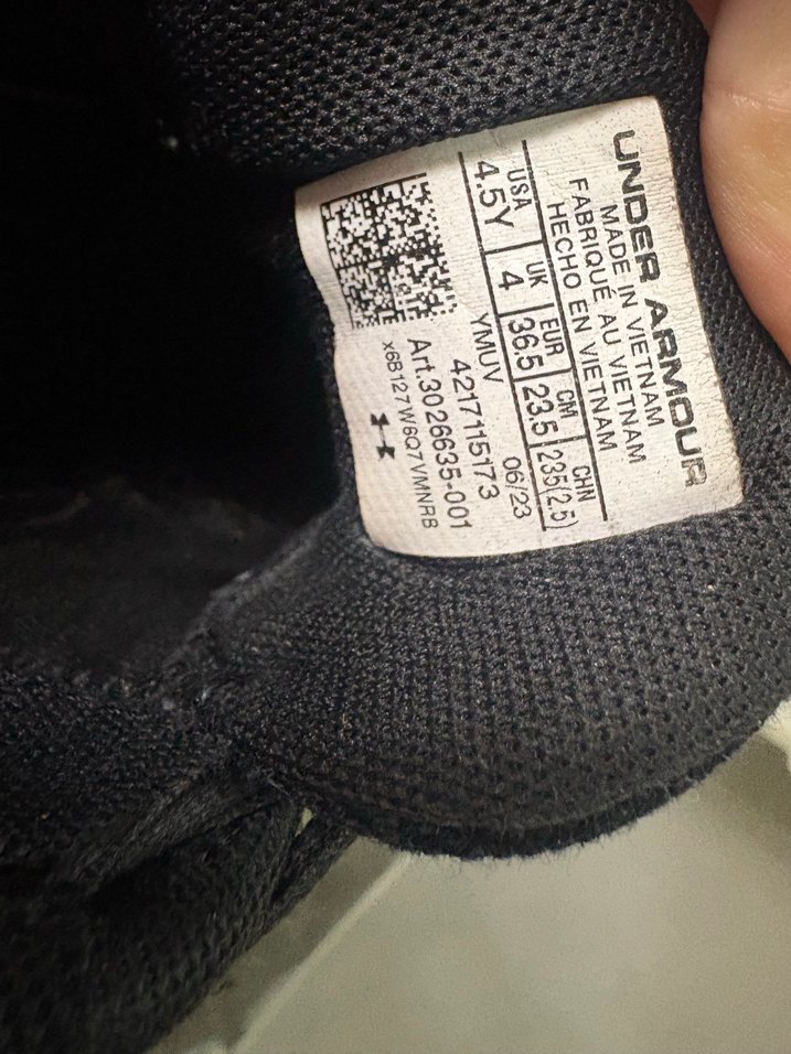 Under Armour 
Erkek Çocuk Siyah Bağcıklı Spor Ayakkabı - Görsel 4