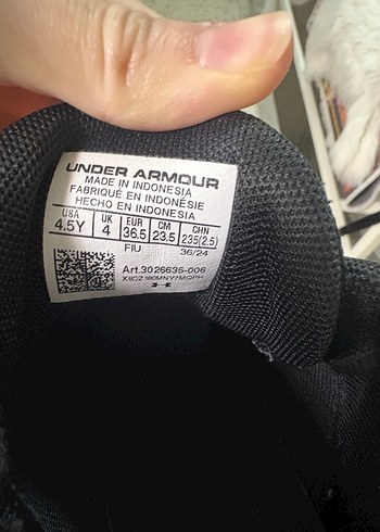 Under Armour 
Kırmızı Siyah Basketbol Ayakkabısı Velcro Detaylı - Görsel 3