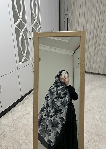 Siyah Gri Çiçek Desenli Drapeli Kadın Şal