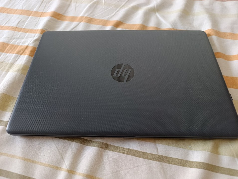 Gri HP Dizüstü Bilgisayar - Görsel 2