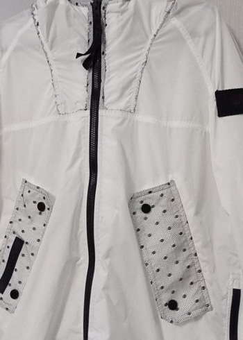 Valentino Gri Detaylı Beyaz Kadın Kısa Kapüşonlu Ceket
