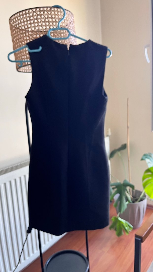 Kolsuz mini siyah elbise - Görsel 2