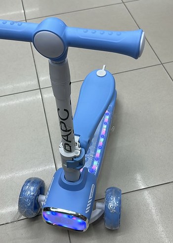  Beden beyaz Renk IŞIKLI MÜZİKLİ OTURAKLI COCUK SCOOTERI 2/5 YAŞ