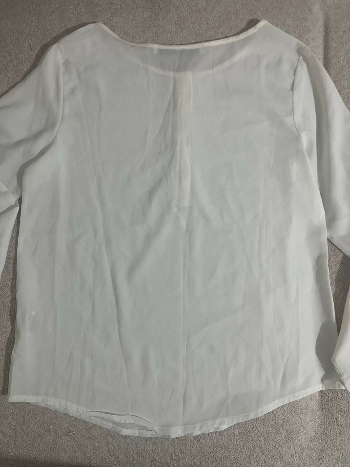 Düğmeli V Yaka Beyaz Kadın Keten Gömlek - Görsel 3