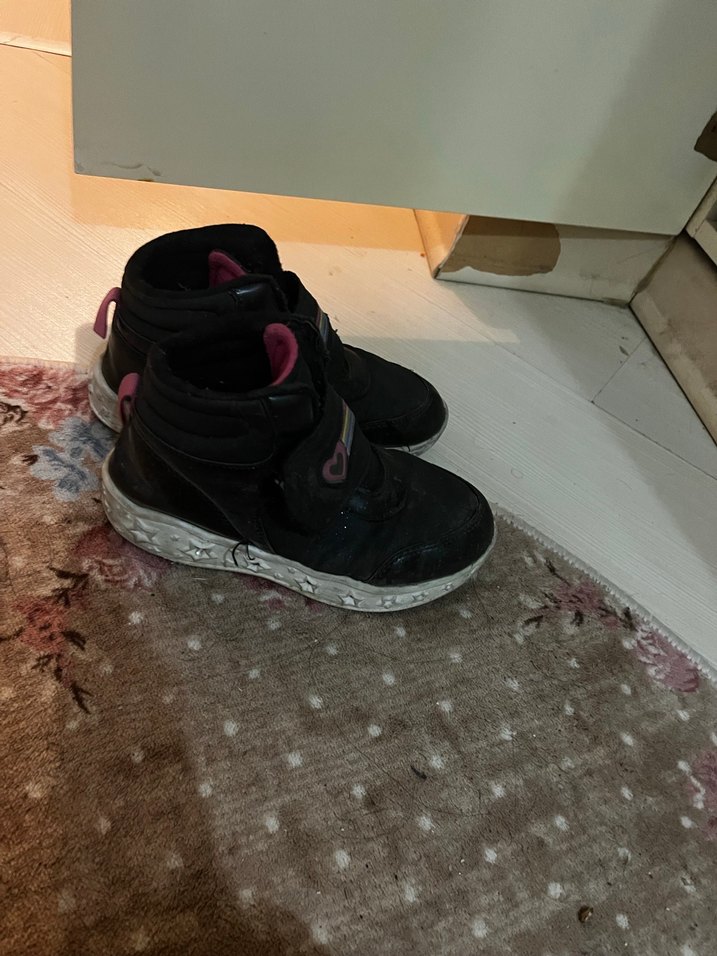 Kız çocuk 32 numara bot sağlam - Görsel 2