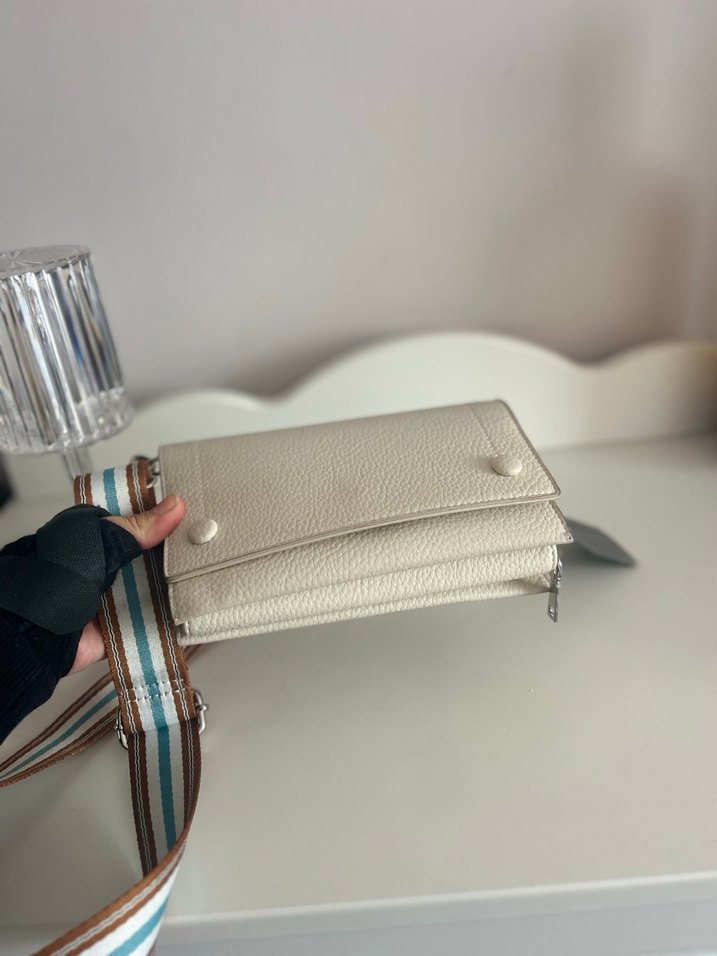 Yargıcı Bej Deri Kemerli Kadın Çanta - Görsel 5