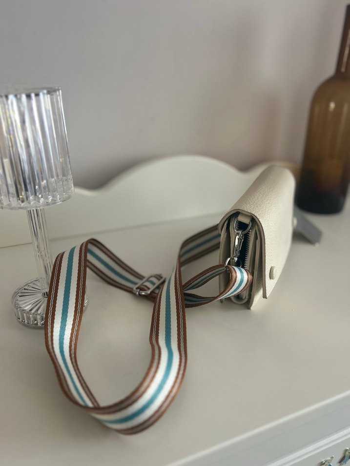 Yargıcı Bej Deri Kemerli Kadın Çanta - Görsel 2