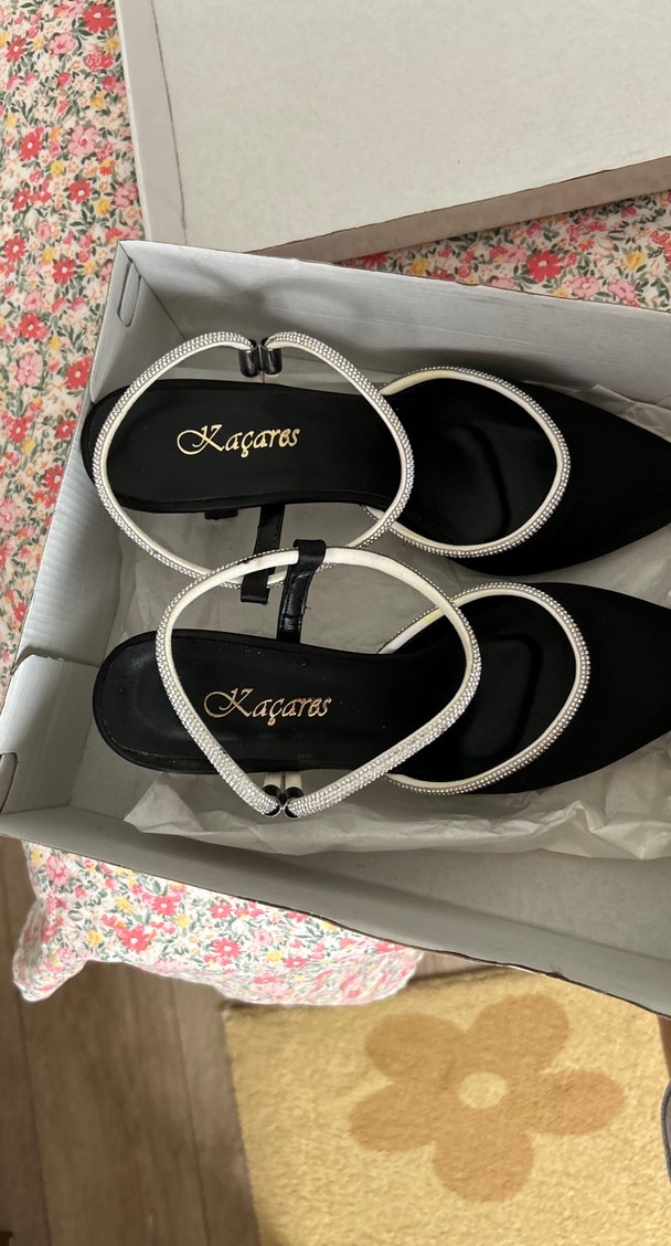 Klasik Elegan Siyah Beyaz Tokalı Stiletto - Görsel 2