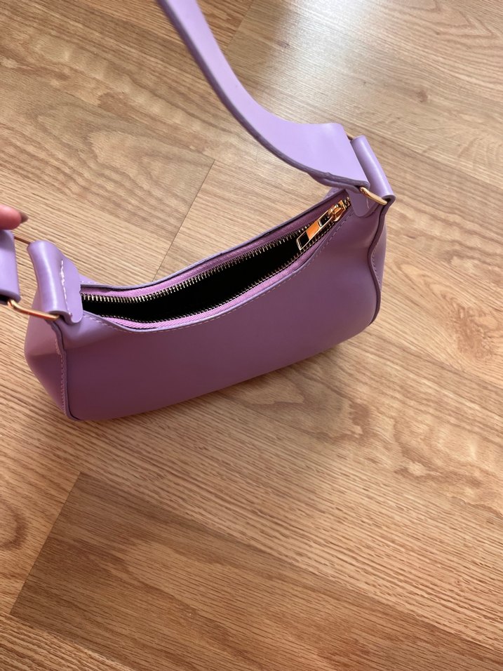 Minimalist Mor Deri Fermuarlı Kadın Çantası - Görsel 2
