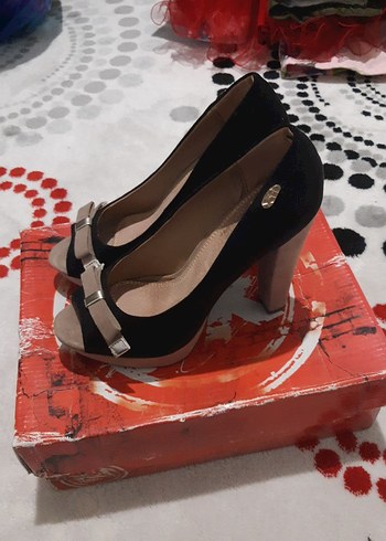 Zara Siyah Topuklu Bantli Ayakkabi