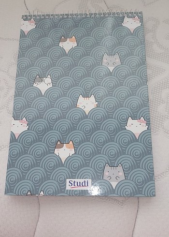 Mavi Gri Kapaklı Kedili Spiralli Defter 140 yaprak kareli