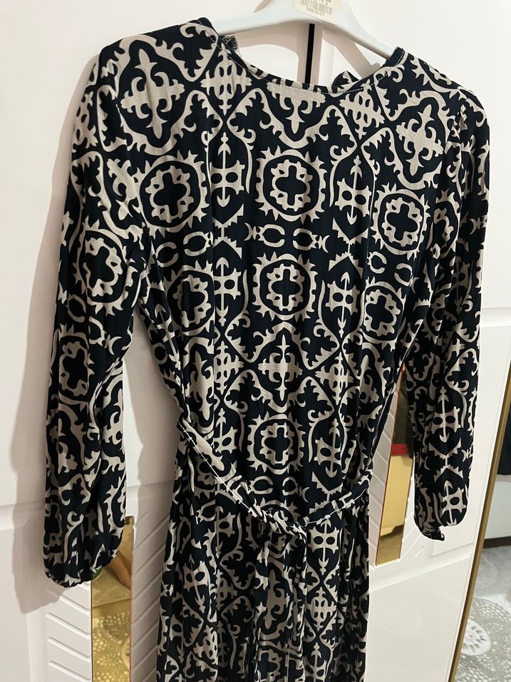 Zincir Detaylı Bohem Desenli Uzun Siyah Elbise - Görsel 3