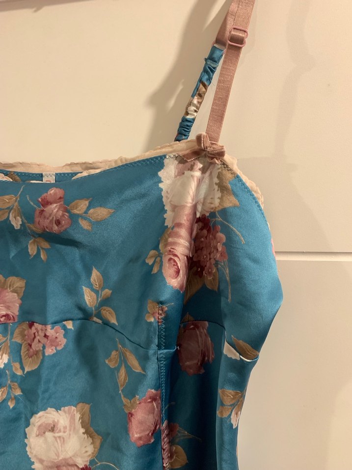 Mavi Çiçekli Askılı Gecelik - Görsel 2