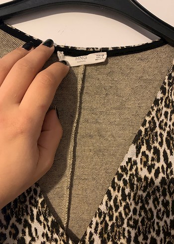 Düğmeli V Yaka Yılan Desenli Midi Elbise - Görsel 2