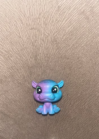 Pastel Gri Minik Aksiyon Figürü