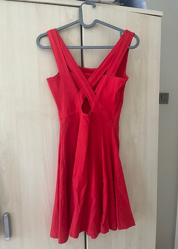 s Beden Pull and bear Kırmızı Kolsuz Midi Keten Elbise