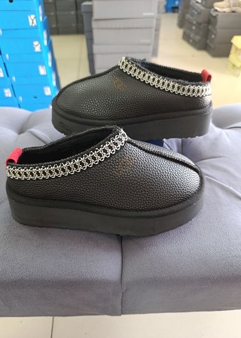 37 Beden siyah Renk UGG TAZZ TERLİK