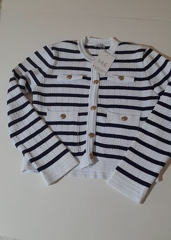 Düğmeli Beyaz Çizgili Kadın hırka - Görsel 2